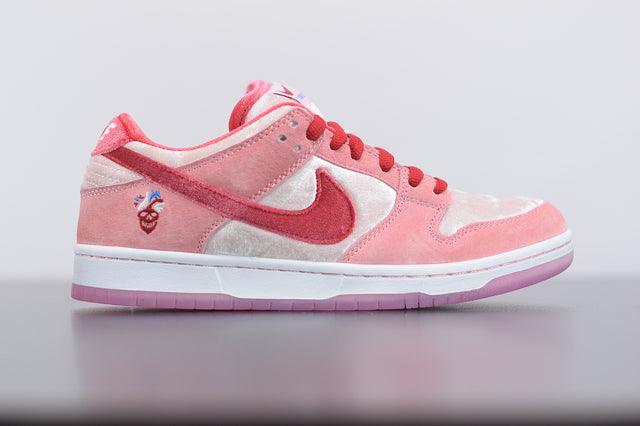 Nike SB Dunk Low Strange Love Skateboards - ELEGANZ OUTLET