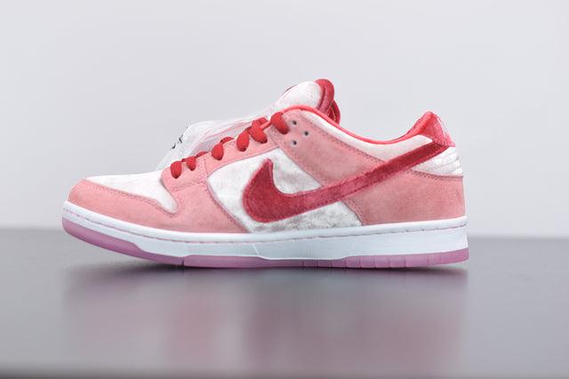 Nike SB Dunk Low Strange Love Skateboards - ELEGANZ OUTLET