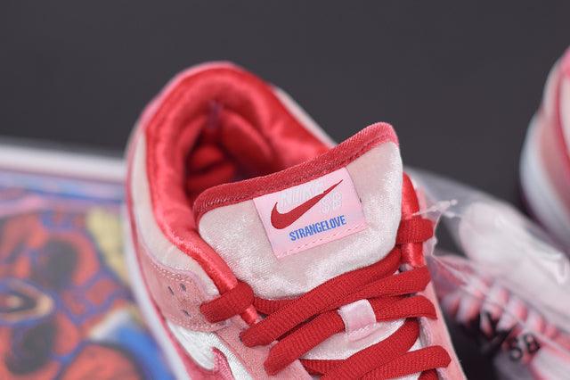 Nike SB Dunk Low Strange Love Skateboards - ELEGANZ OUTLET