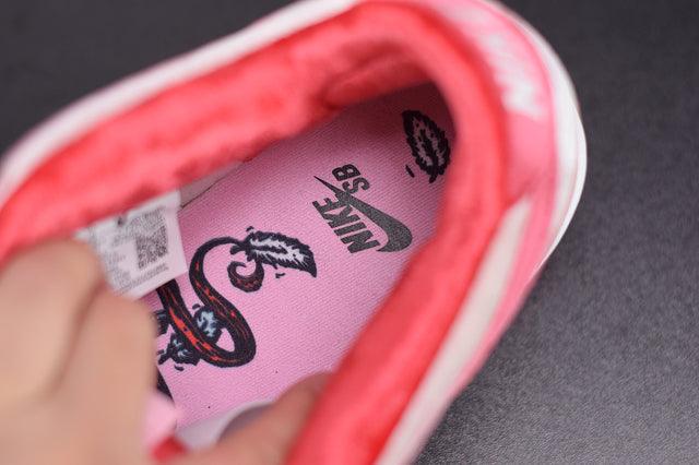 Nike SB Dunk Low Strange Love Skateboards - ELEGANZ OUTLET