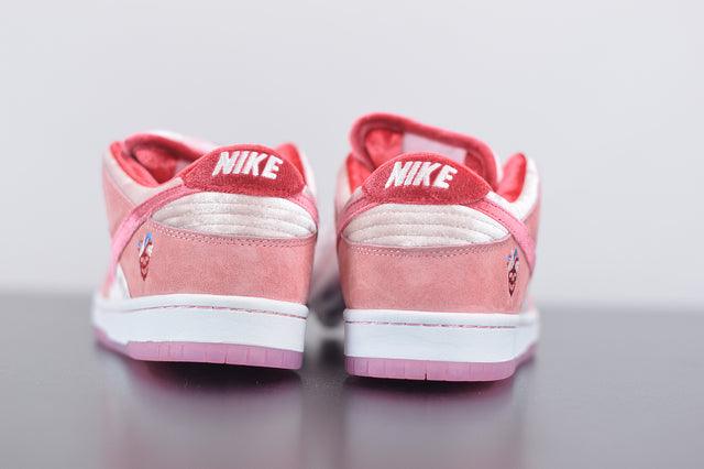 Nike SB Dunk Low Strange Love Skateboards - ELEGANZ OUTLET