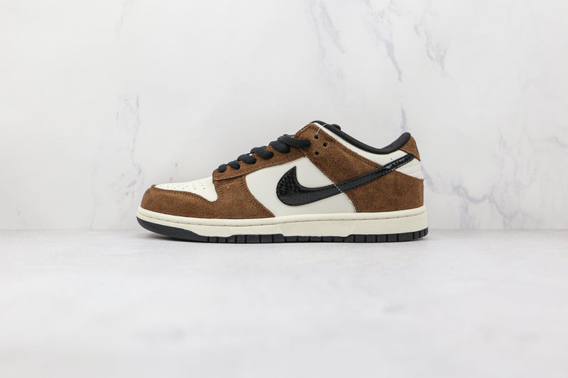 Nike SB Dunk Low White Black Trail End Brown - ELEGANZ OUTLET