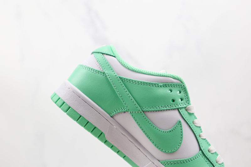 Nike Dunk Low Green Glow - ELEGANZ OUTLET