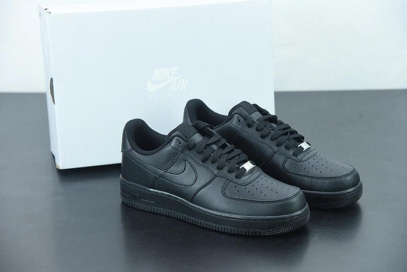 Air Force 1 “Triple Black” - ELEGANZ OUTLET