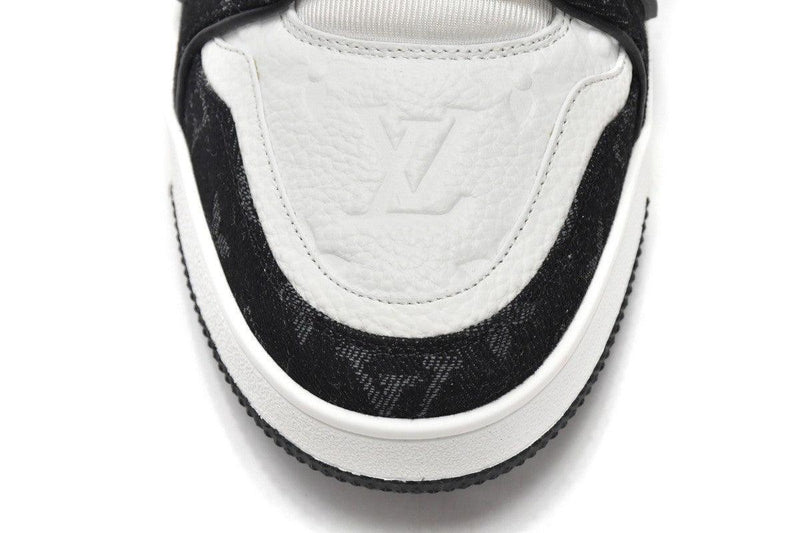 Tênis Louis Vuitton Trainer Preto e Branco - ELEGANZ OUTLET