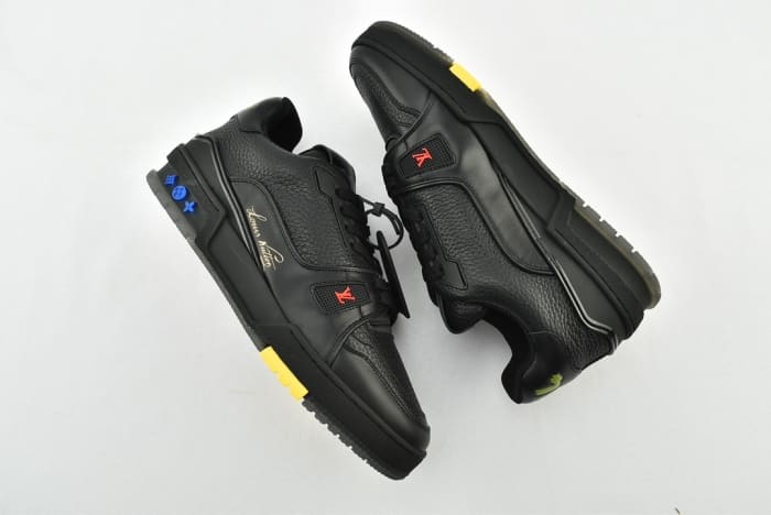 Louis Vuitton Trainer Black Signature 