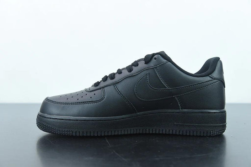 Air Force 1 “Triple Black” - ELEGANZ OUTLET