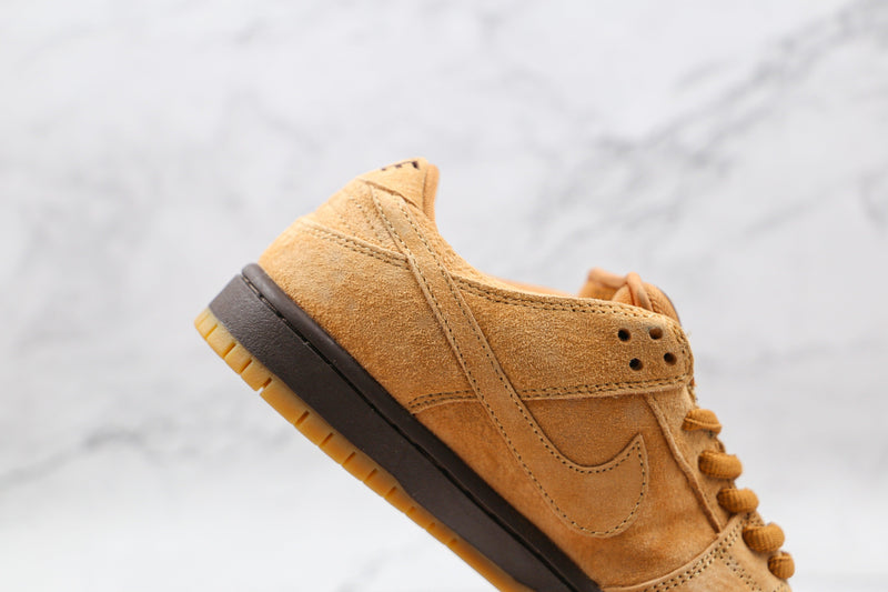 Nike SB Dunk Low Wheat - ELEGANZ OUTLET