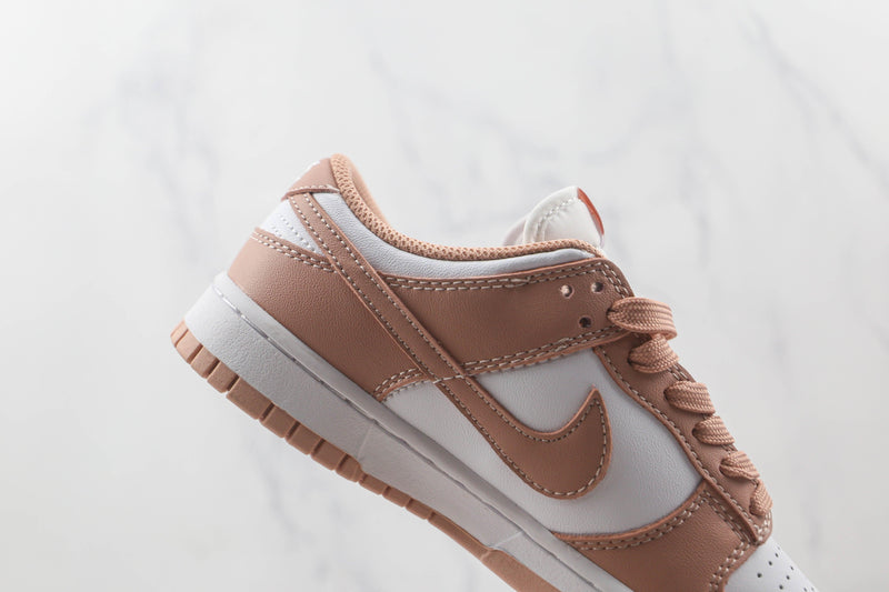 Nike Dunk Low Rose Whisper - ELEGANZ OUTLET