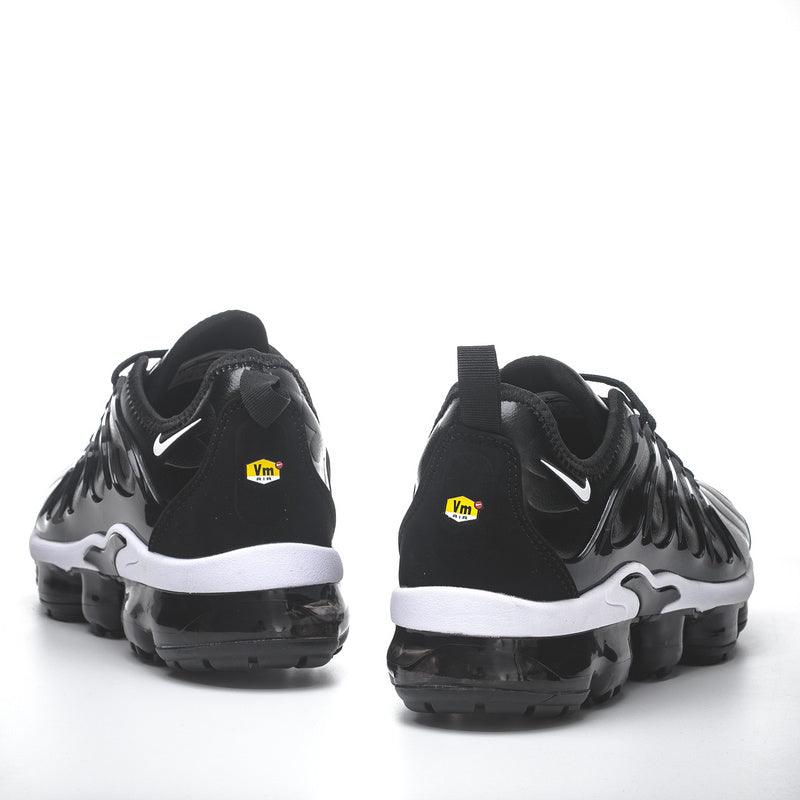 VaporMax Plus “Black/White” - ELEGANZ OUTLET