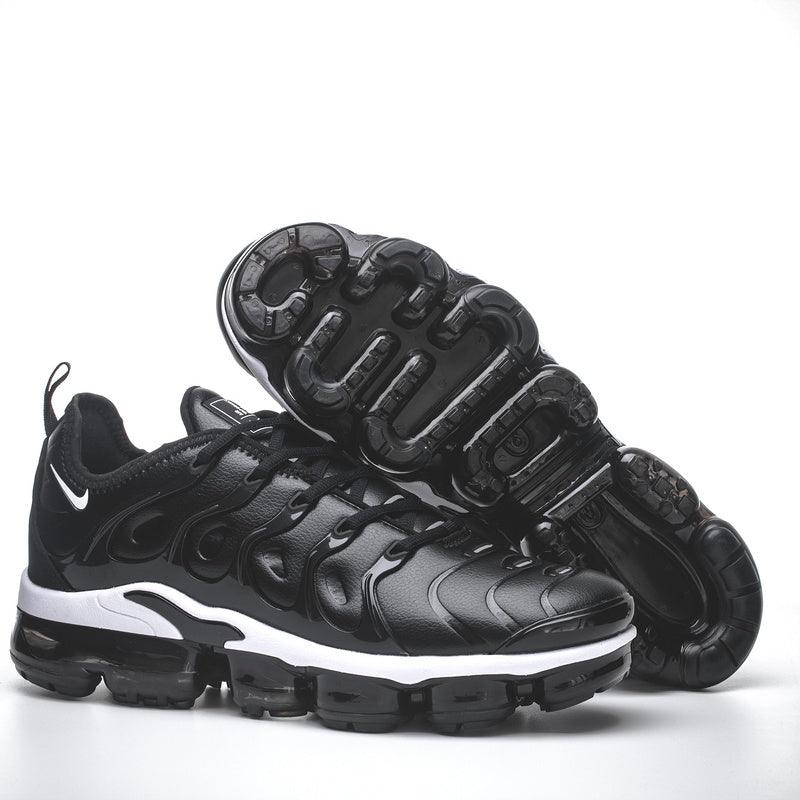 VaporMax Plus “Black/White” - ELEGANZ OUTLET