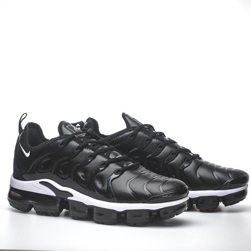 VaporMax Plus “Black/White” - ELEGANZ OUTLET