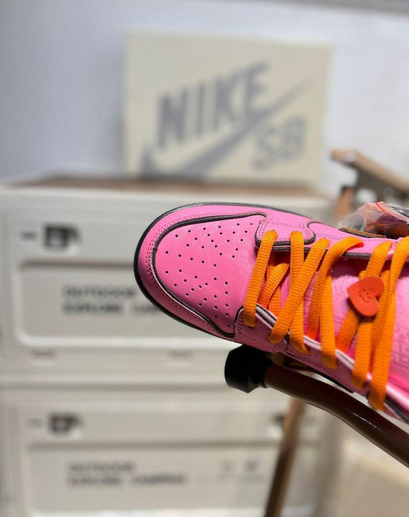 Nike Dunk Low SB x Powerpuff Girls (Meninas Super Poderosas) "Blossom" - ELEGANZ OUTLET