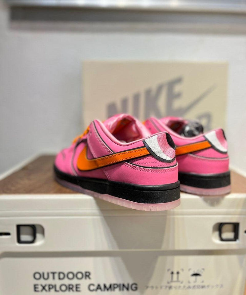 Nike Dunk Low SB x Powerpuff Girls (Meninas Super Poderosas) "Blossom" - ELEGANZ OUTLET