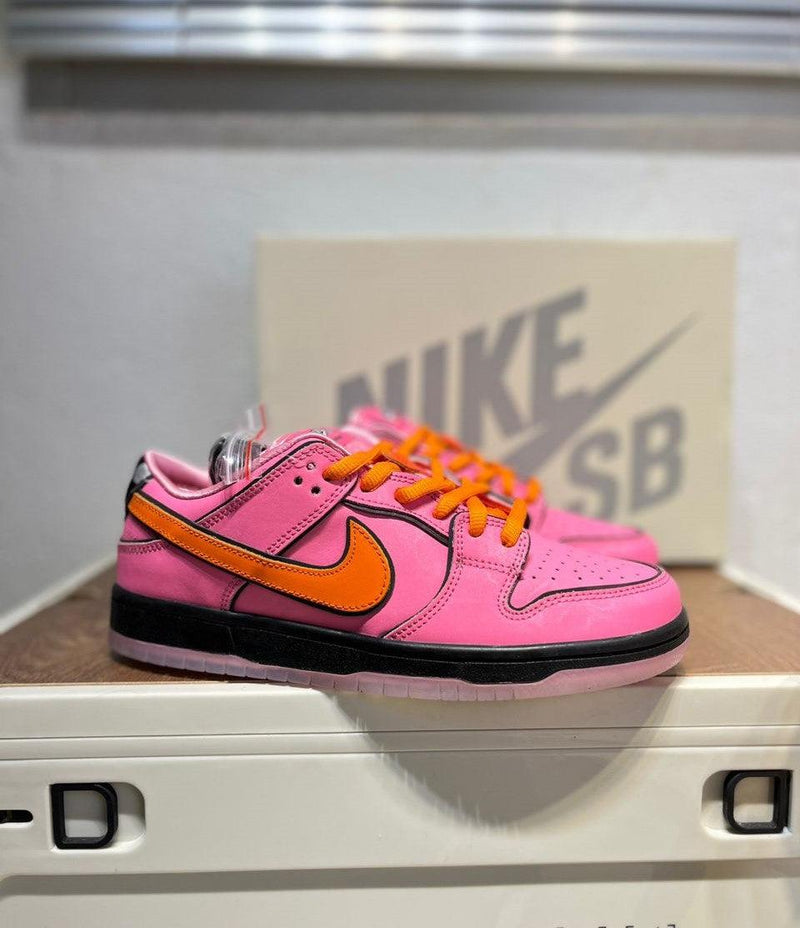 Nike Dunk Low SB x Powerpuff Girls (Meninas Super Poderosas) "Blossom" - ELEGANZ OUTLET