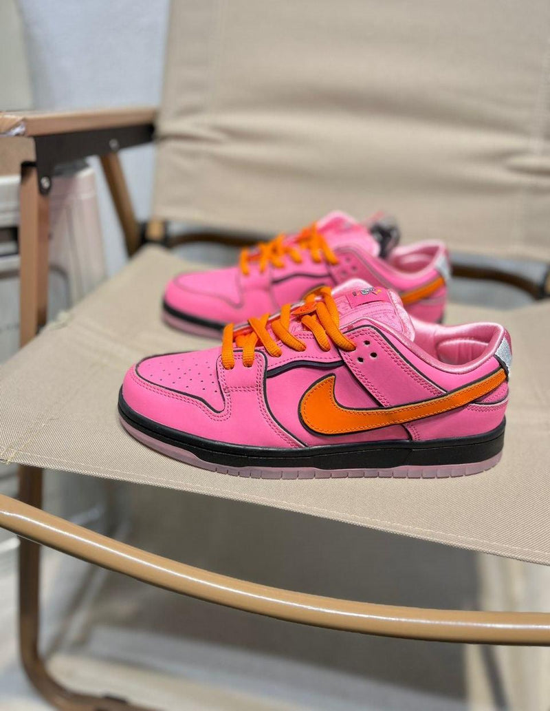 Nike Dunk Low SB x Powerpuff Girls (Meninas Super Poderosas) "Blossom" - ELEGANZ OUTLET