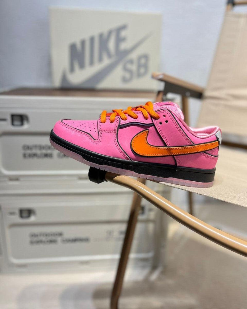 Nike Dunk Low SB x Powerpuff Girls (Meninas Super Poderosas) "Blossom" - ELEGANZ OUTLET