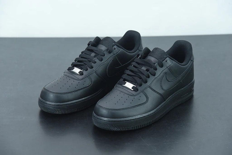 Air Force 1 “Triple Black” - ELEGANZ OUTLET