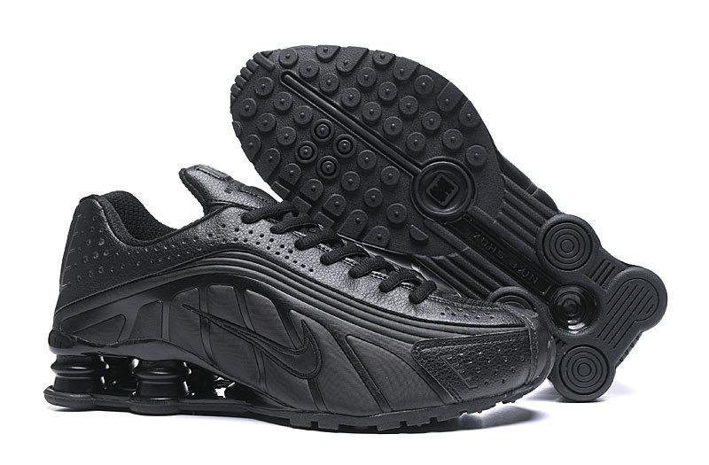 Shox R4 “Triple Black” - ELEGANZ OUTLET