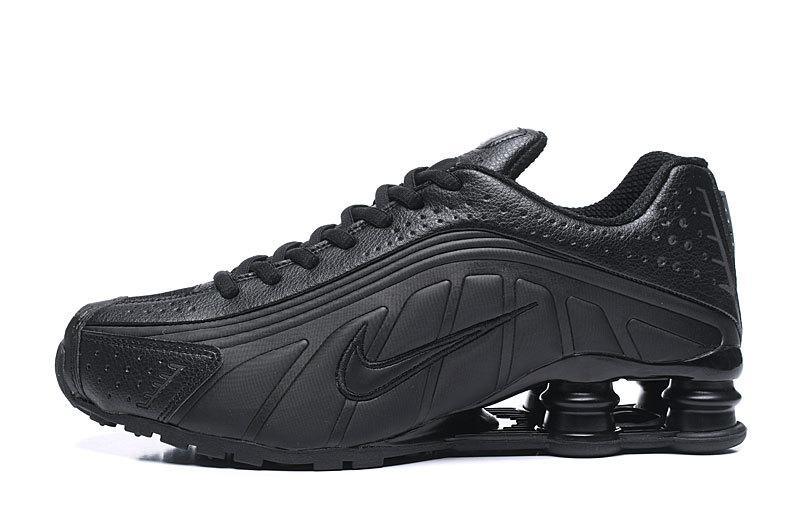 Shox R4 “Triple Black” - ELEGANZ OUTLET